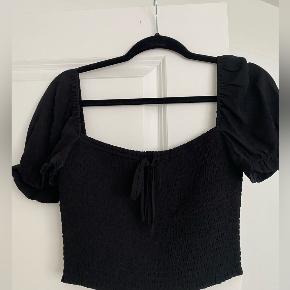 Aritzia Wilfred Black Smocked Puff Sleeve Top
